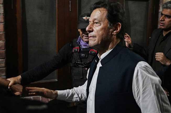 இம்ரான் கானுக்கு விதிக்கப்பட்ட தண்டனை நிறுத்தி வைப்பு!