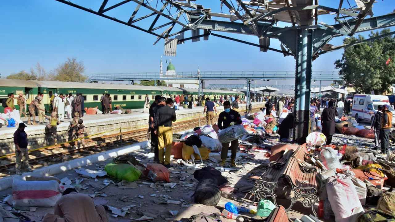 பாகிஸ்தான் குண்டுவெடிப்பில் 24 பேர் பலி!