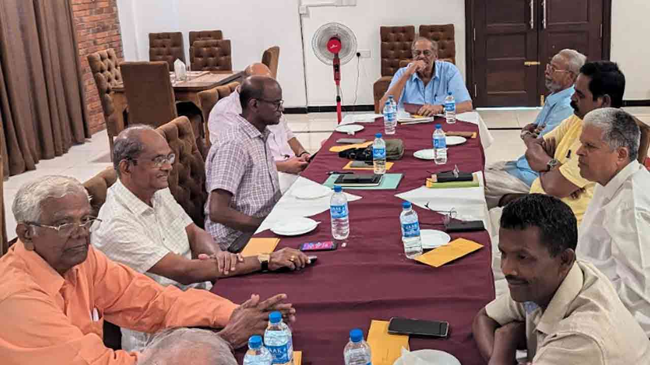 தமிழரசுக்கட்சி அரசியல் குழுக்கூட்டம் ஆரம்பம்!