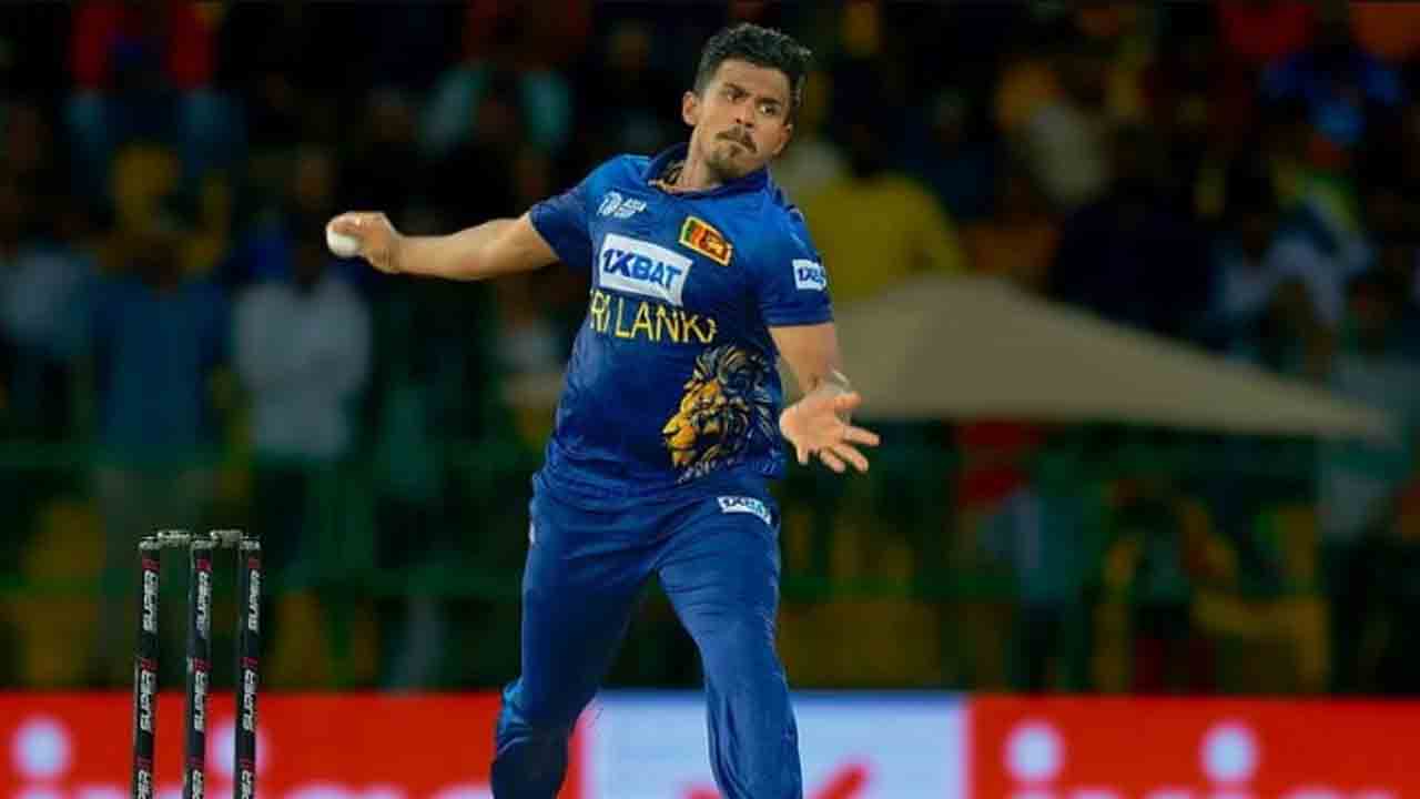 Live Update - வனிதுவையும் ஏலத்தில் எடுத்தது ராஜஸ்தான்!