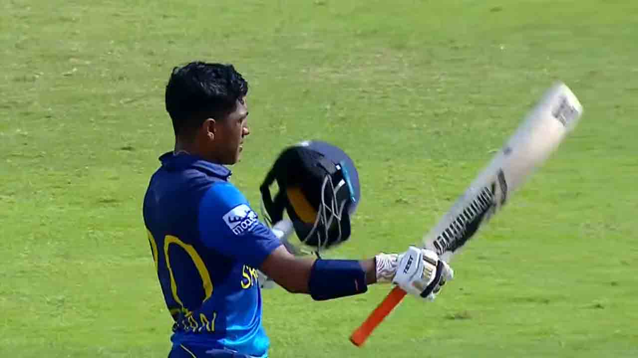 சாருஜன் சண்முகநாதன் சதம் விளாசி அசத்தல்!