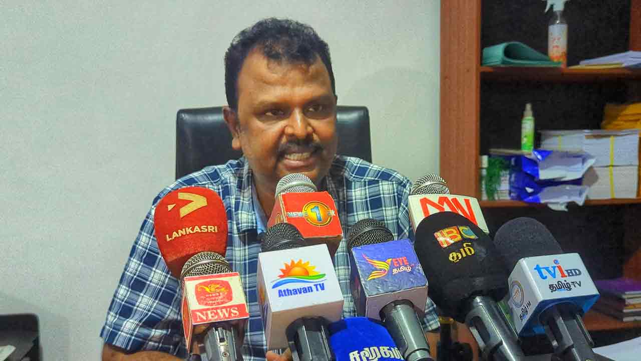 எனது பெயரை பயன்படுத்தி மோசடி செய்த அலுவலர் - முன்னாள் எம்.பி திலீபன்