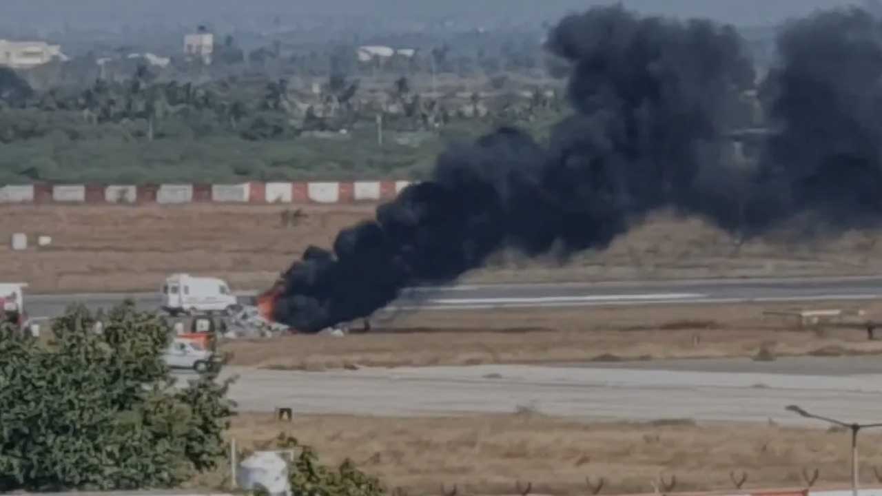 பயிற்சியின் போது விழுந்து நொறுங்கிய ஹெலிகொப்டர்