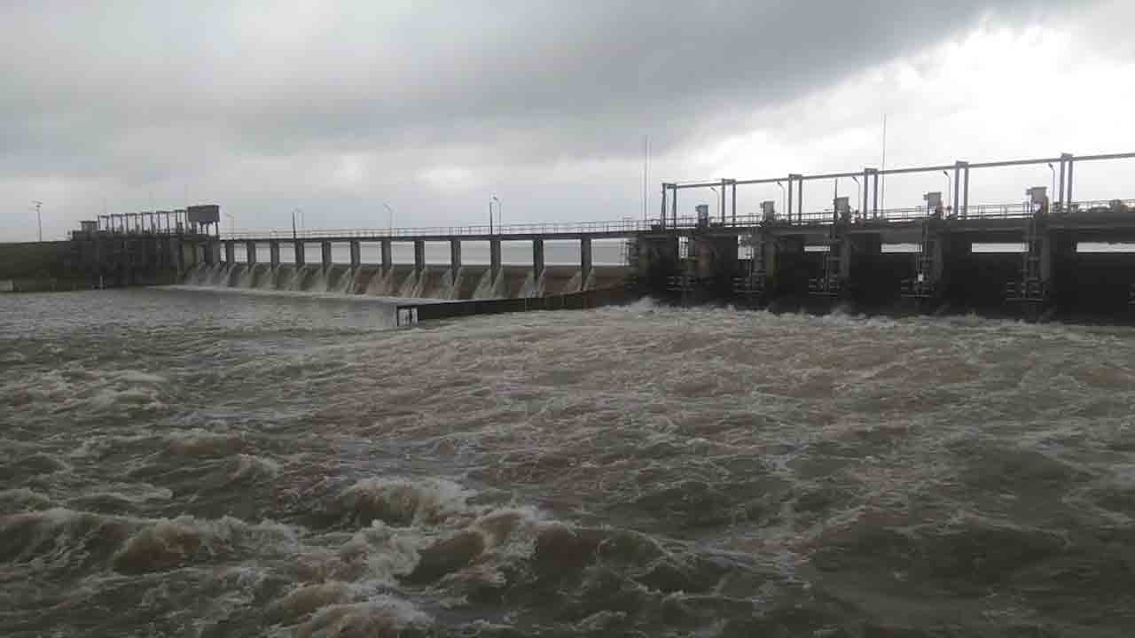 இரணைமடு குளத்தின் வான் கதவுகள் திறப்பு