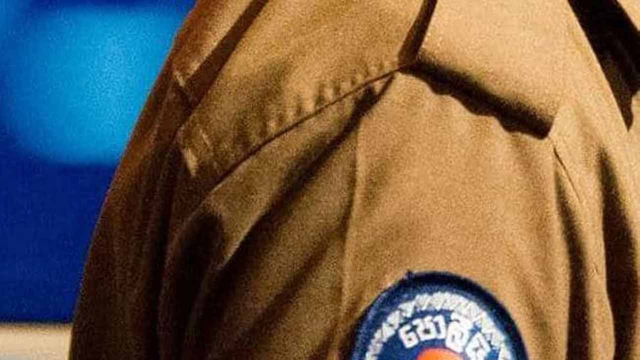 துப்பாக்கி மற்றும் தோட்டாக்களுடன் பொலிஸ் கான்ஸ்டபிள் தலைமறைவு