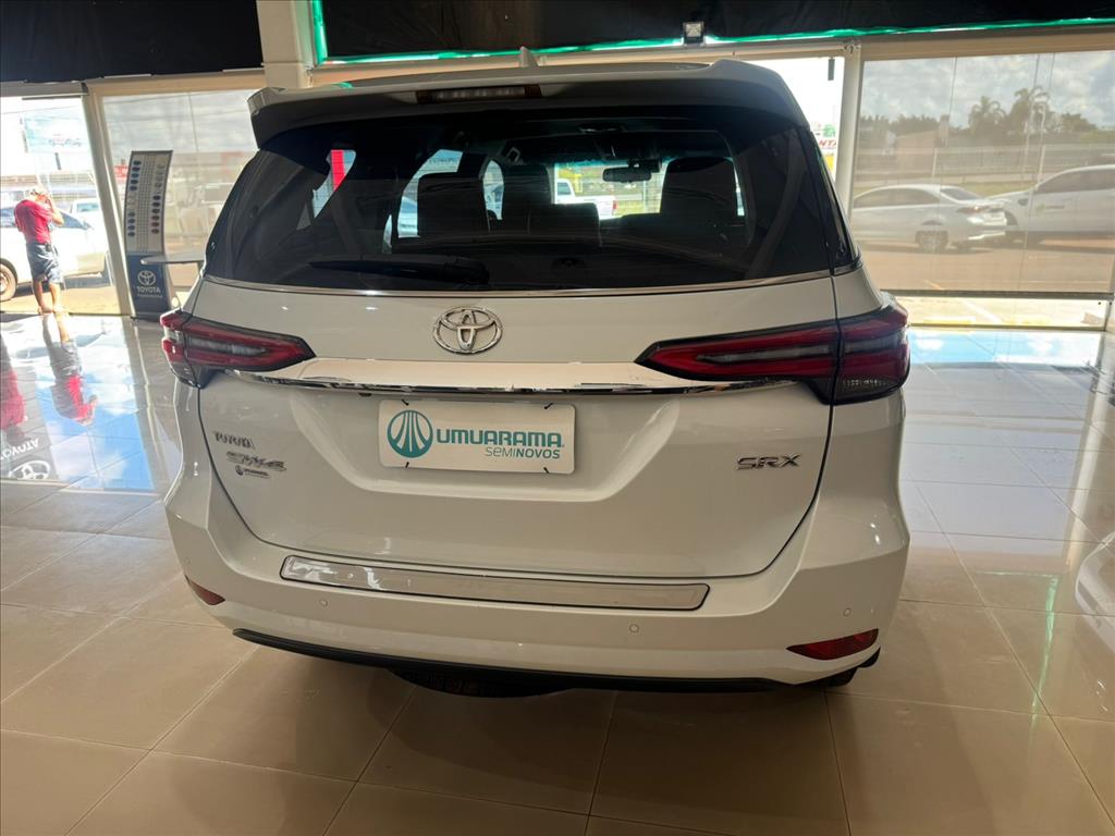 HILUX 2.8 D-4D TURBO DIESEL CD SRX 4X4 AUTOMÁTICO4