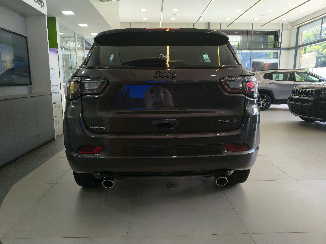 COMPASS 2.0 HURRICANE 4 TURBO GASOLINA BLACKHAWK AT93