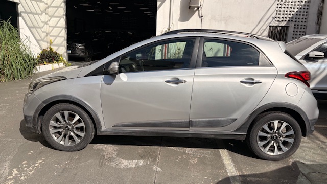 Hyundai-HB20X-1.6 16V PREMIUM FLEX 4P AUTOMÁTICO