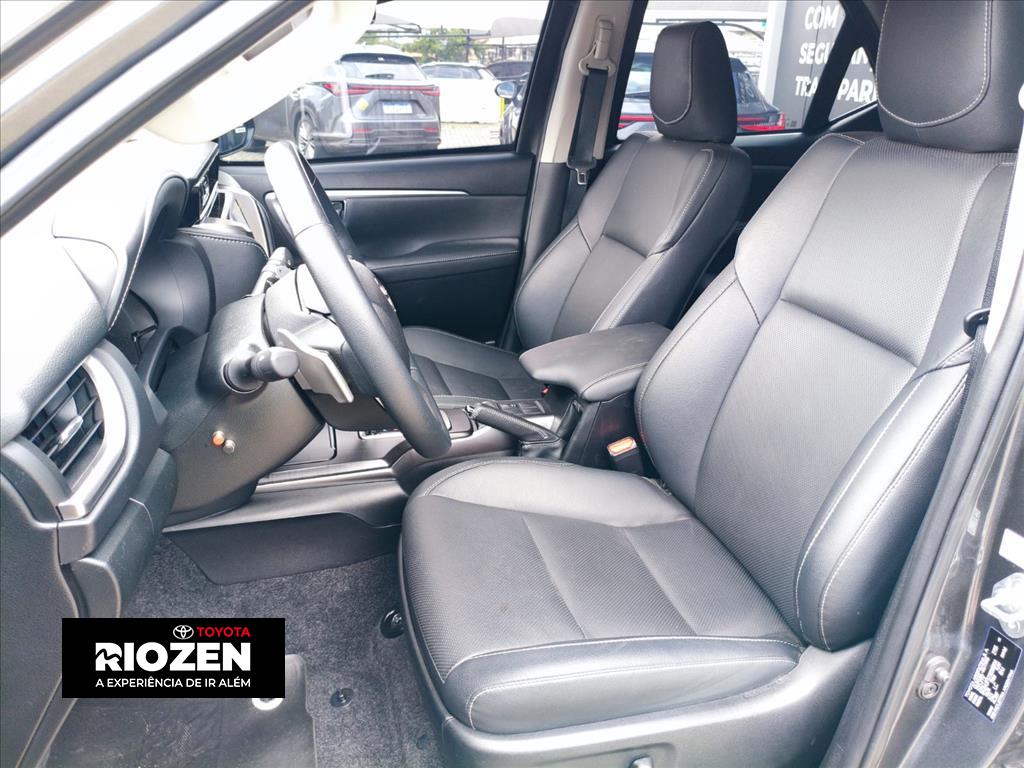 HILUX SW4 2.8 D-4D TURBO DIESEL SRX PLATINUM 7L 4X4 AUTOMÁTICO11