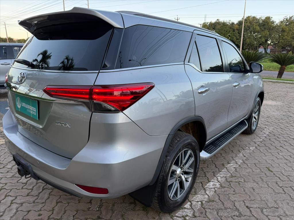 HILUX SW4 2.8 SRX 4X4 7 LUGARES 16V TURBO INTERCOOLER DIESEL 4P AUTOMÁTICO5