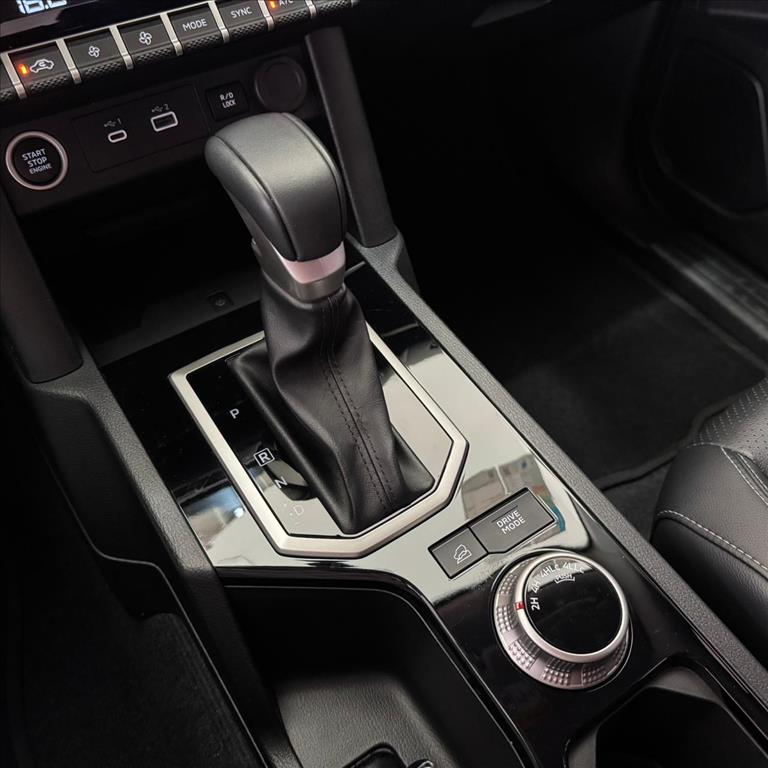 Mitsubishi-TRITON-2.4 BITURBO DIESEL CD HPE-S 4X4 AUTOMÁTICO