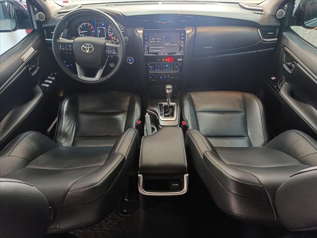 HILUX SW4 2.8 D-4D TURBO DIESEL SRX 7L 4X4 AUTOMÁTICO8