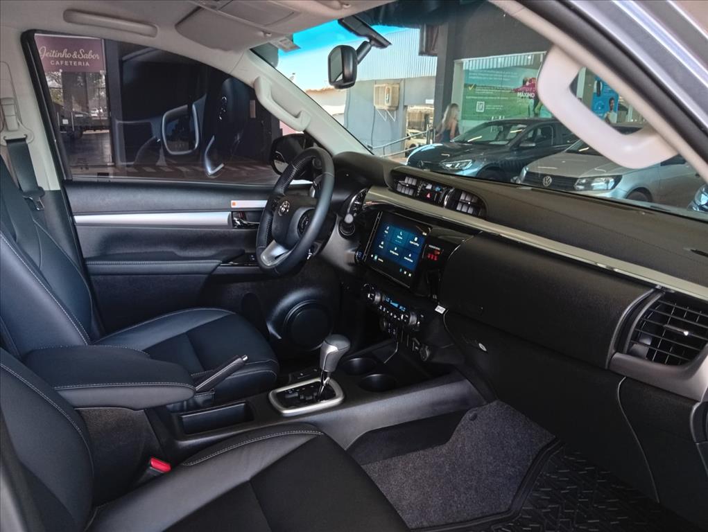 HILUX 2.8 D-4D TURBO DIESEL CD SRV 4X4 AUTOMÁTICO10