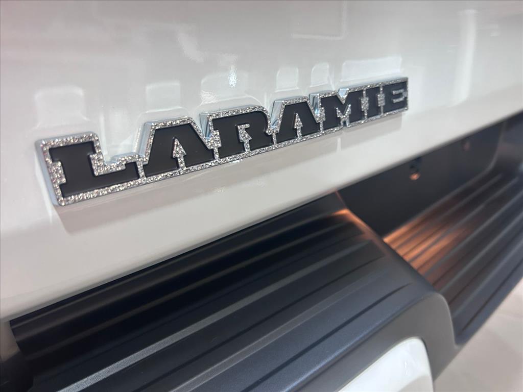 DAKOTA 2.2 TURBO DIESEL LARAMIE 4X4 AUTOMÁTICO11