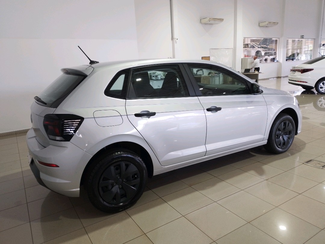 VW - Volkswagen-POLO-1.0 MPI TRACK MANUAL