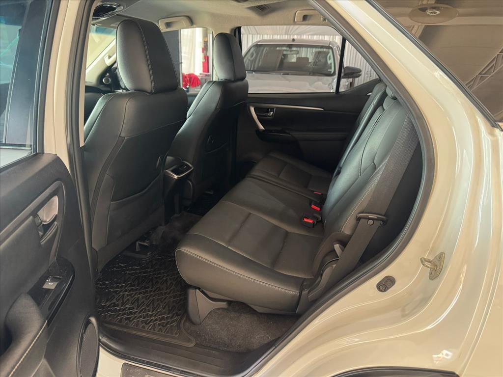 HILUX 2.8 D-4D TURBO DIESEL CD SRX 4X4 AUTOMÁTICO7