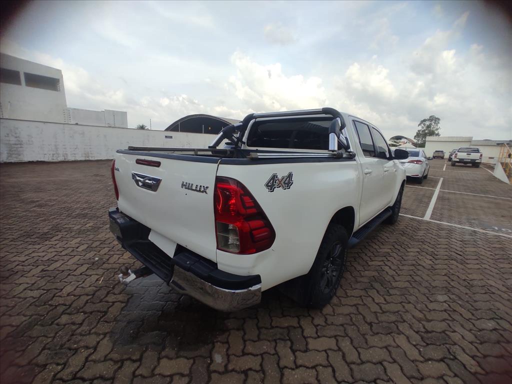 HILUX 2.8 D-4D TURBO DIESEL CD SR 4X4 AUTOMÁTICO7