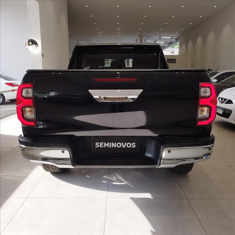 HILUX 2.8 D-4D TURBO DIESEL CD SRX PLUS 4X4 AUTOMÁTICO4