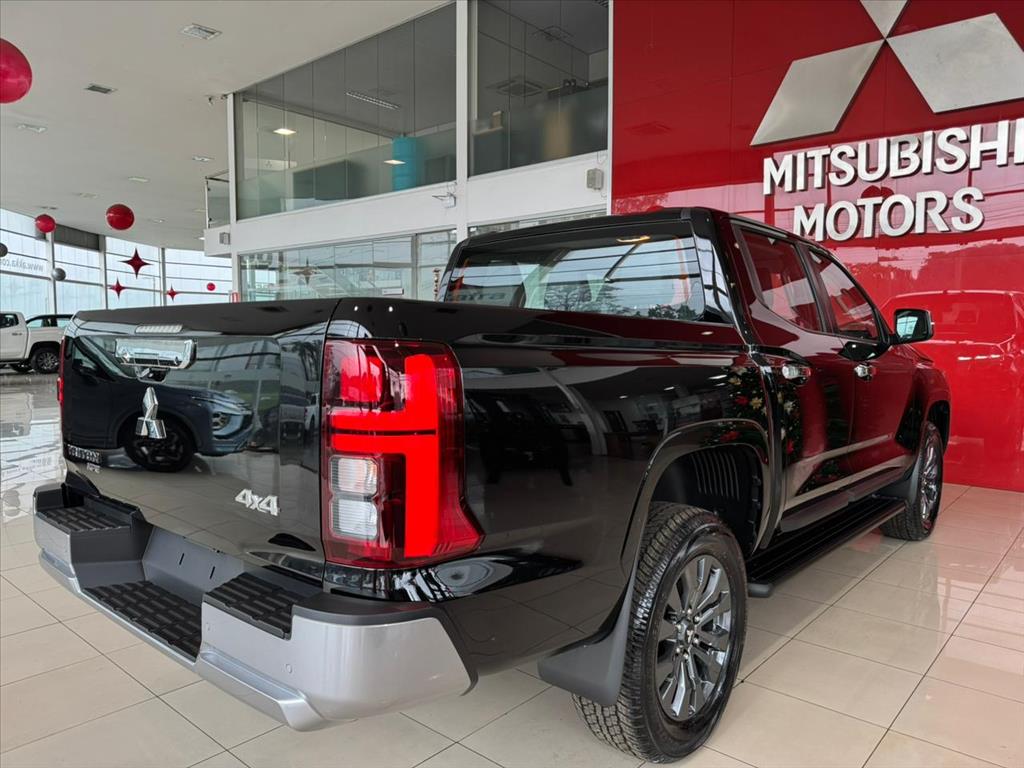 Mitsubishi-TRITON-2.4 BITURBO DIESEL CD HPE 4X4 AUTOMÁTICO