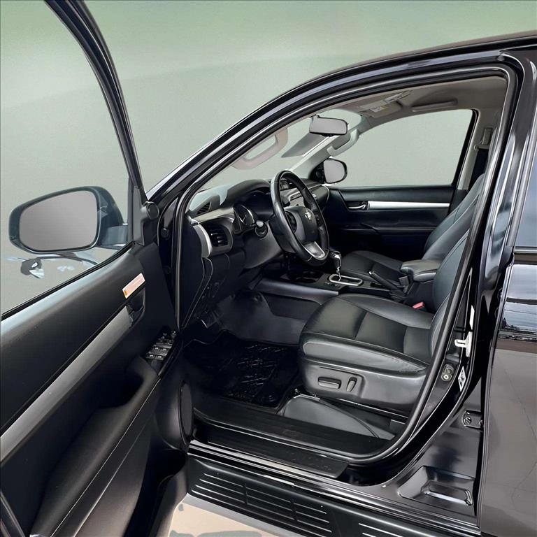 HILUX 2.8 D-4D TURBO DIESEL CD SRV 4X4 AUTOMÁTICO11