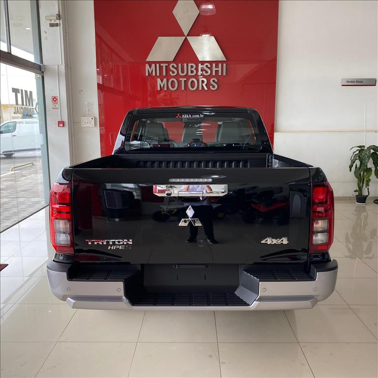 Mitsubishi-TRITON-2.4 BITURBO DIESEL CD HPE-S 4X4 AUTOMÁTICO