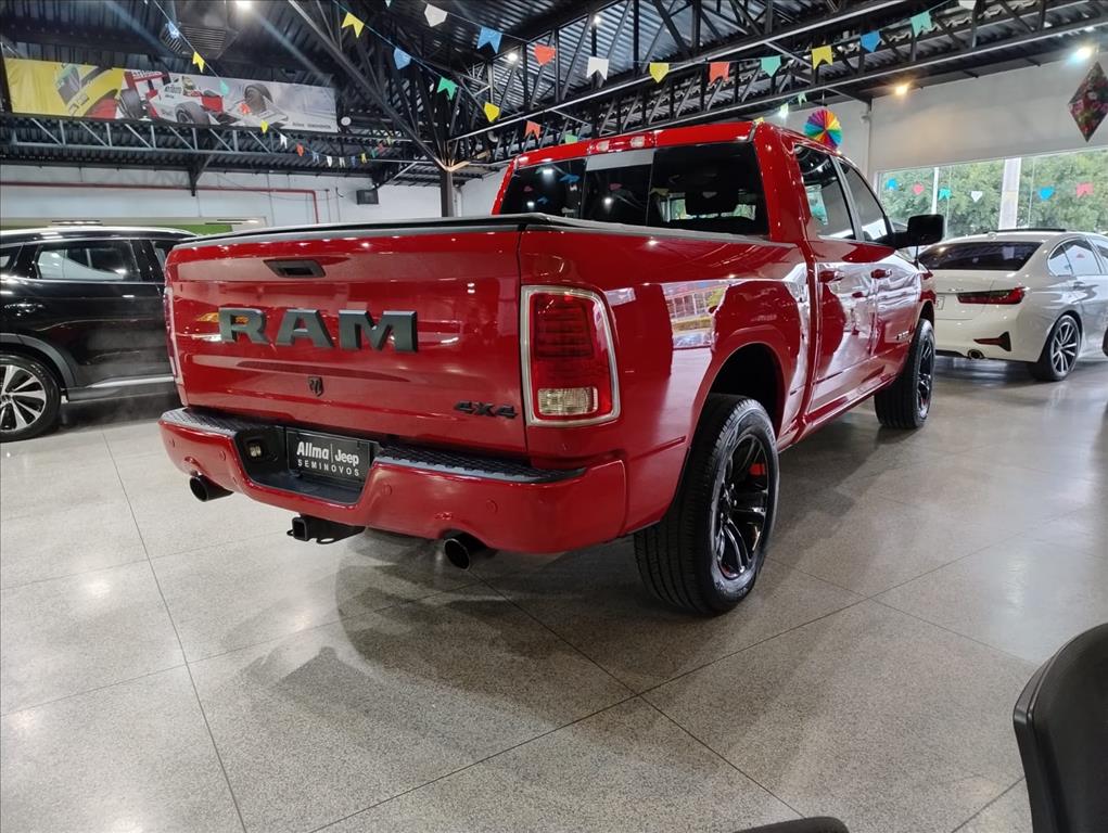 CLASSIC 5.7 V8 GASOLINA LARAMIE NIGHT EDITION CD 4X4 AUTOMÁTICO9