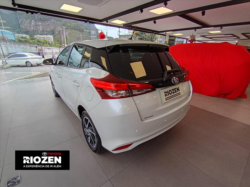 Toyota YARIS 2024