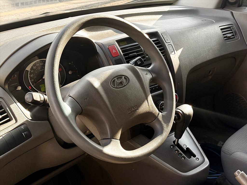 Hyundai Tucson - 2.0 MPFI GL 16V 142CV 2WD GASOLINA 4P AUTOMÁTICO