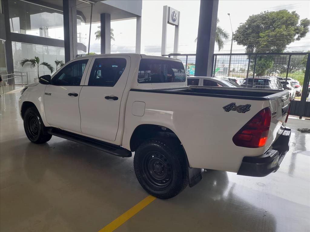 HILUX 2.8 D-4D TURBO DIESEL CD POWER PACK 4X4 MANUAL5