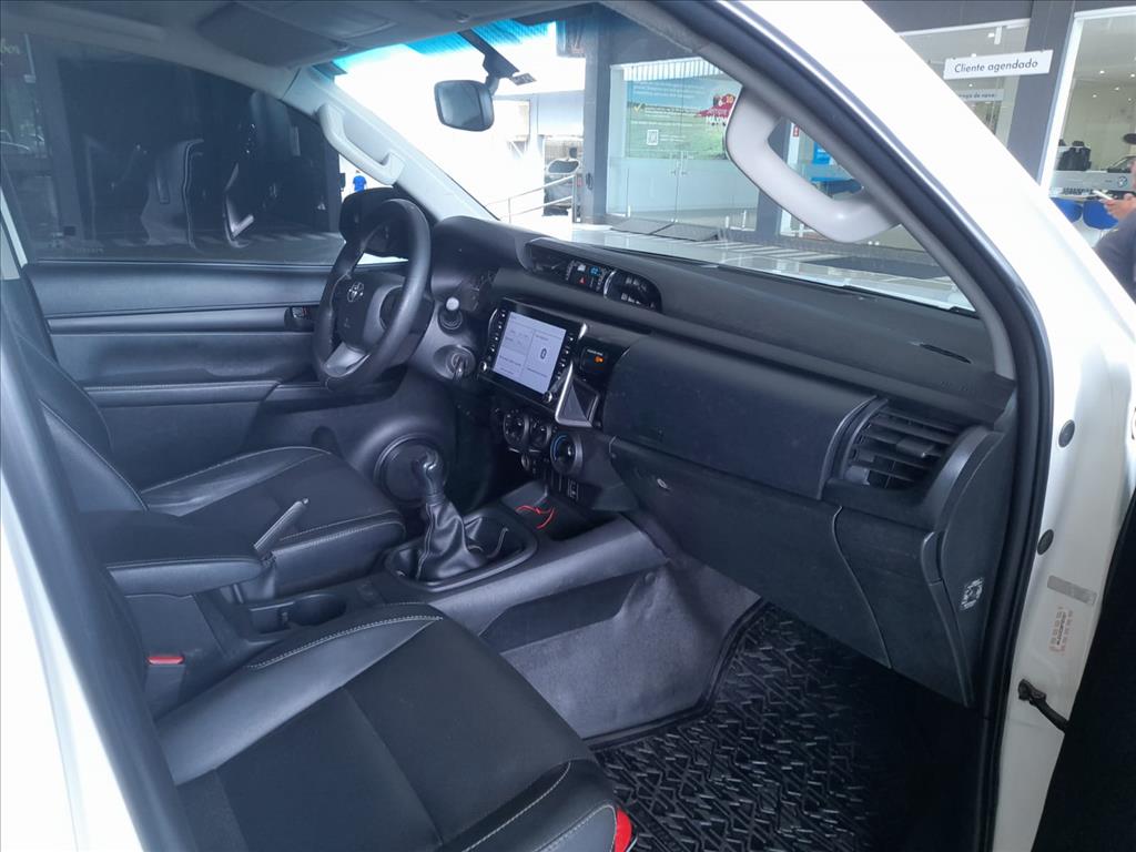 HILUX 2.8 D-4D TURBO DIESEL CD POWER PACK 4X4 MANUAL11