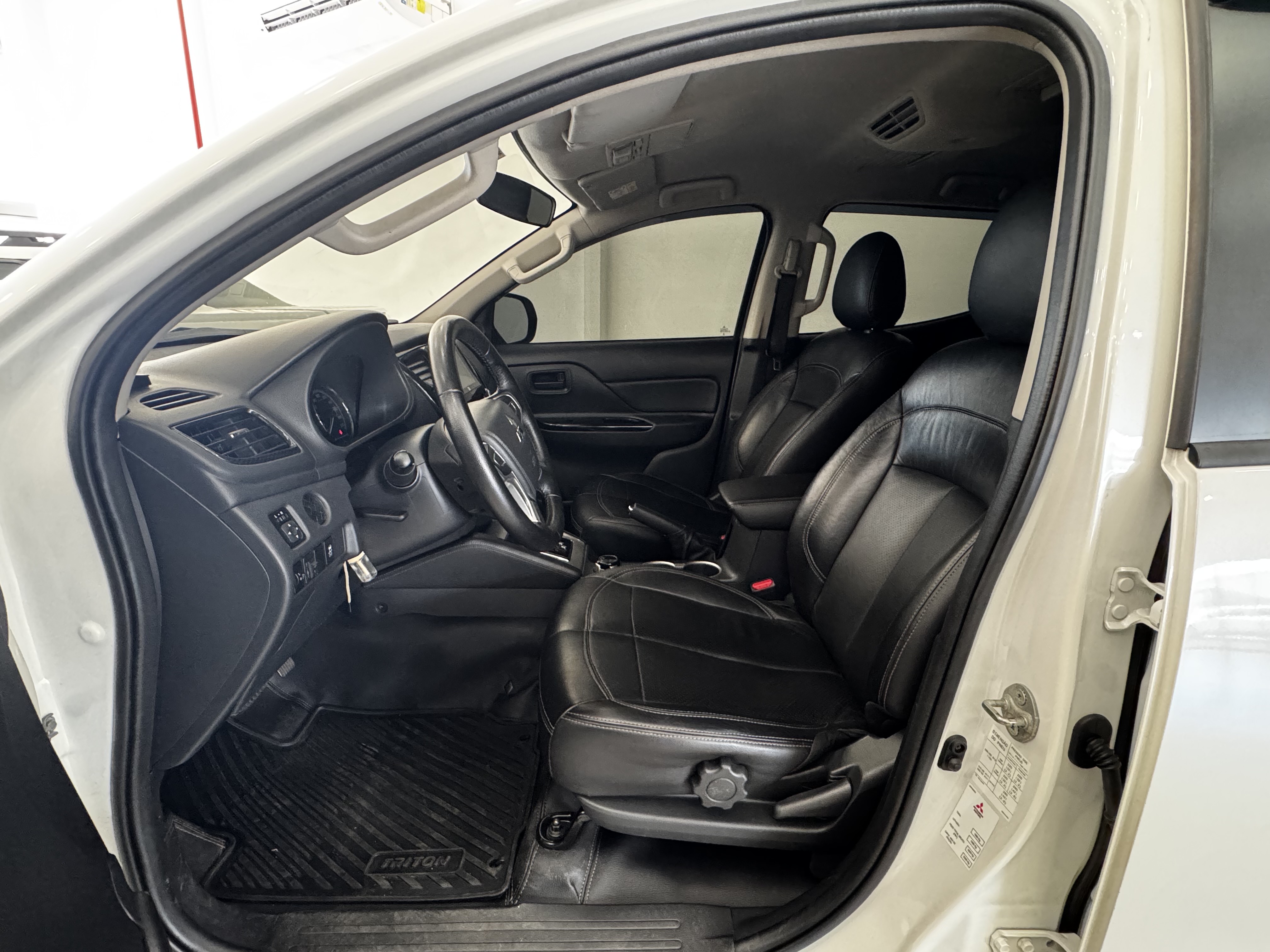 TRITON 2.4 BITURBO DIESEL CD GLS 4X4 AUTOMÁTICO6