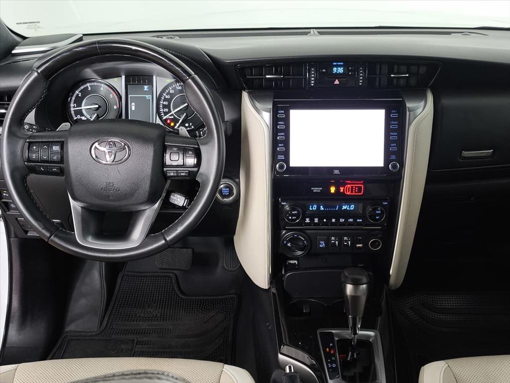 HILUX SW4 2.8 D-4D TURBO DIESEL DIAMOND 7L 4X4 AUTOMÁTICO13
