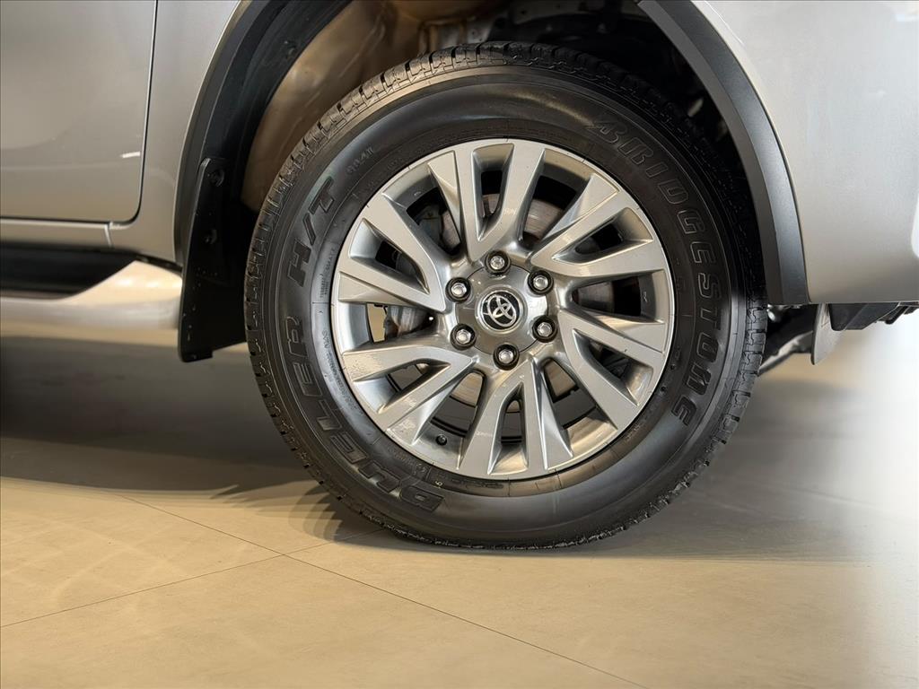 HILUX SW4 2.8 D-4D TURBO DIESEL SRX 7L 4X4 AUTOMÁTICO2