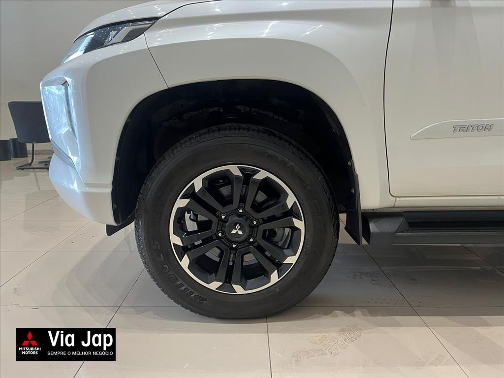 Mitsubishi-L200 TRITON-2.4 16V TURBO DIESEL SPORT HPE CD 4P 4X4 AUTOMÁTICO