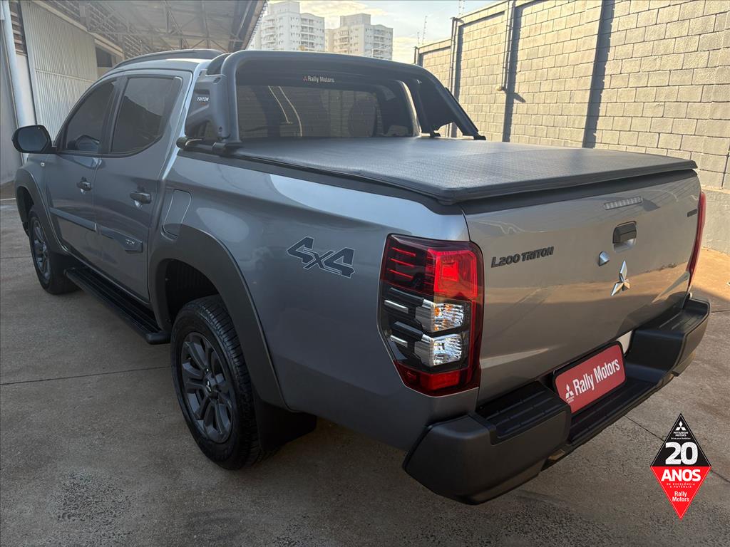 Mitsubishi-L200 TRITON-2.4 16V TURBO DIESEL OUTDOOR GLS CD 4X4 AUTOMÁTICO
