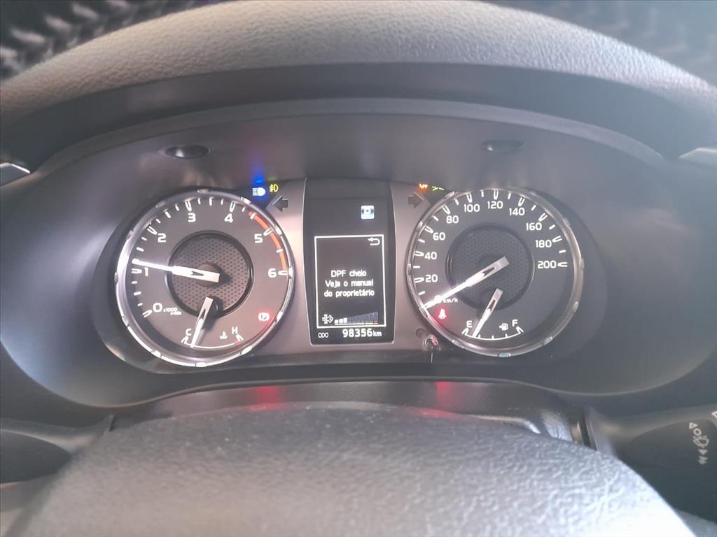 HILUX 2.8 D-4D TURBO DIESEL CD SR 4X4 AUTOMÁTICO6