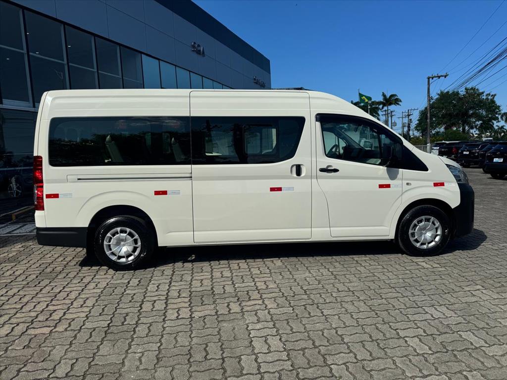 HIACE 2.8 D-4D TURBO DIESEL MINIBUS 15+1 DX AUTOMÁTICO6
