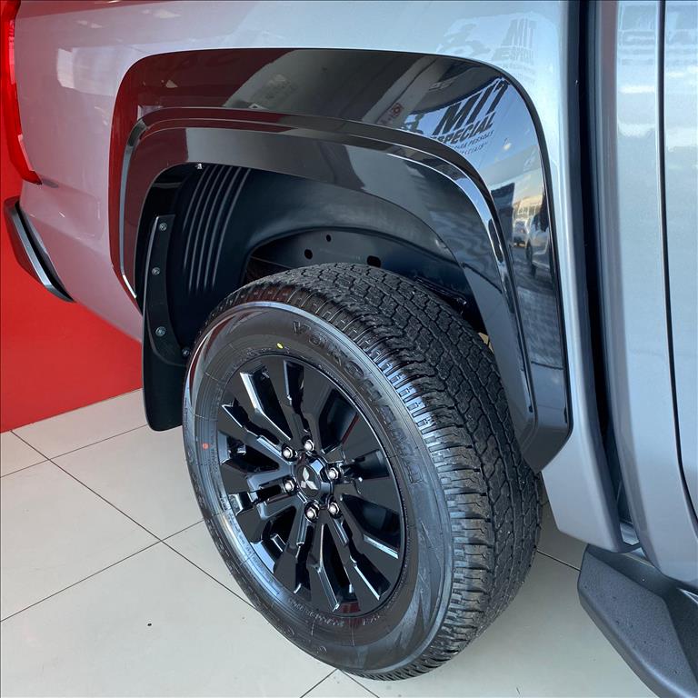 Mitsubishi-TRITON-2.4 BITURBO DIESEL CD KATANA 4X4 AUTOMÁTICO