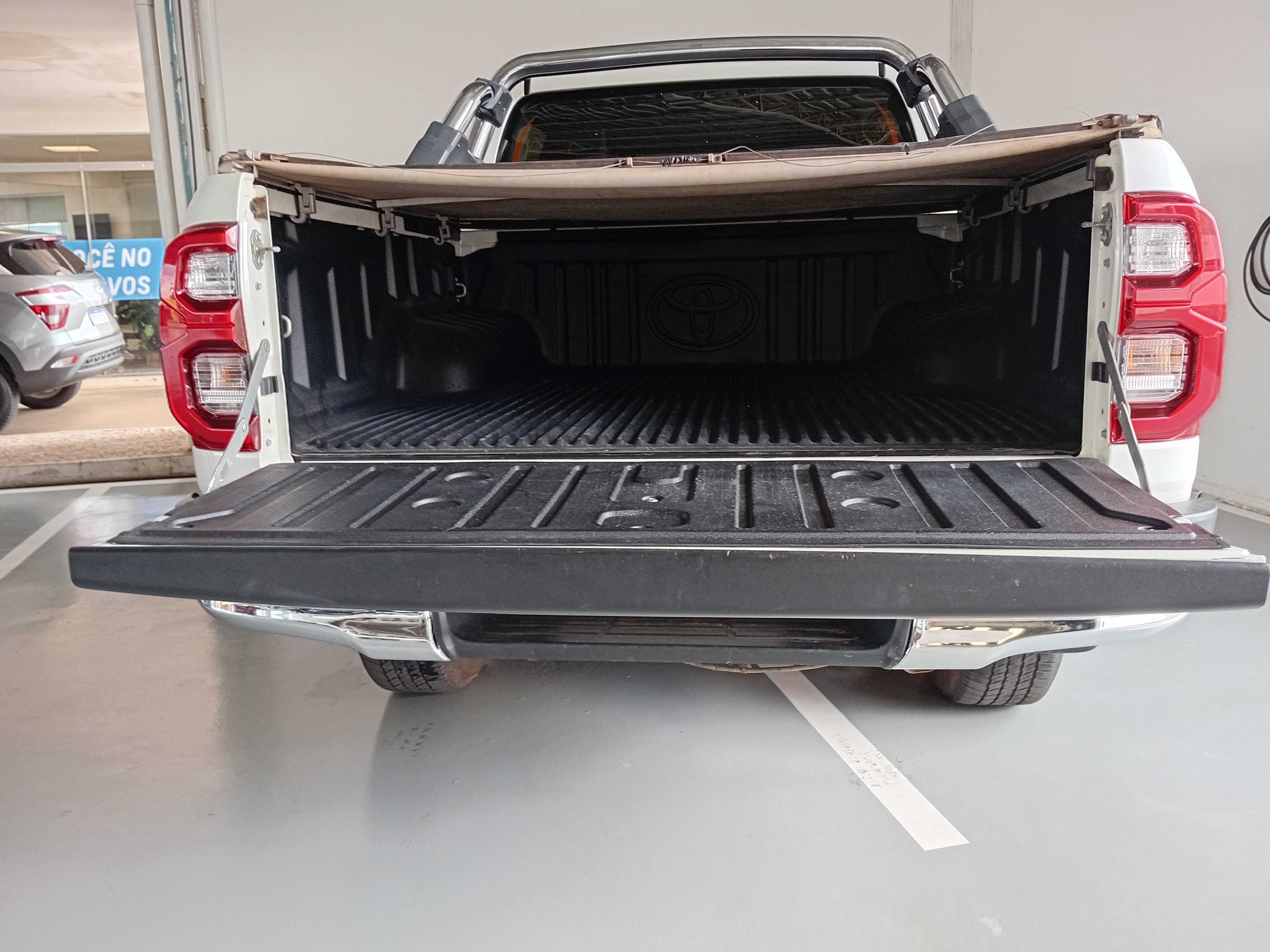 Toyota-HILUX-2.8 D-4D TURBO DIESEL CD SRX 4X4 AUTOMÁTICO