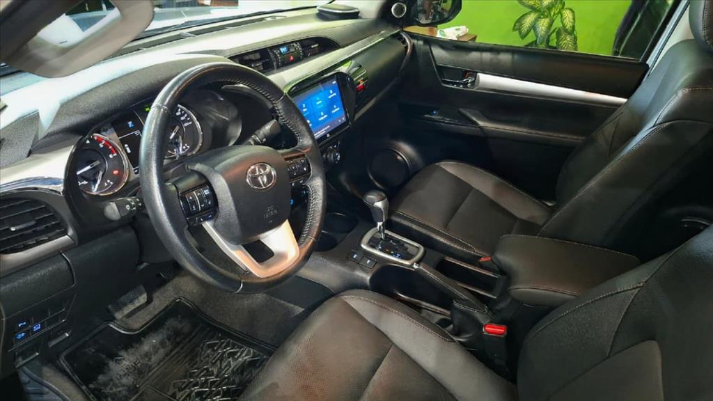 HILUX 2.8 D-4D TURBO DIESEL CD SRX PLUS 4X4 AUTOMÁTICO2