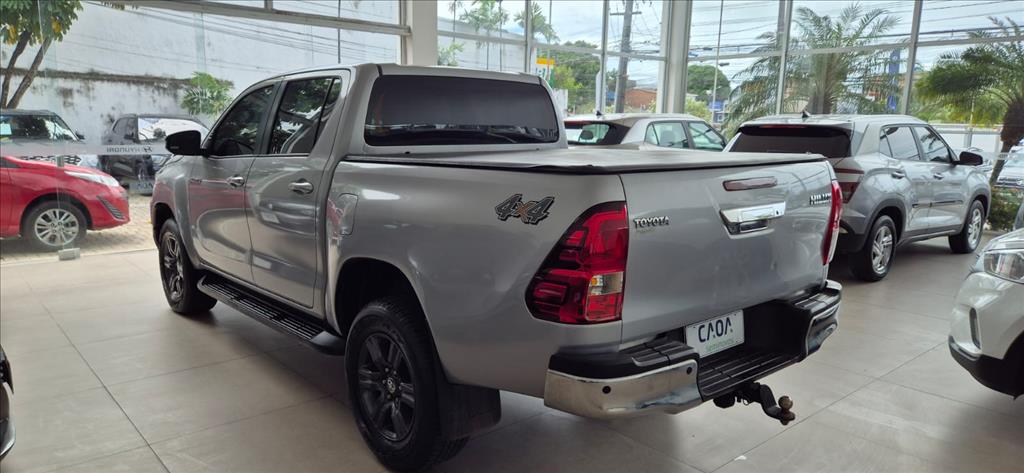 Toyota-HILUX-2.8 D-4D TURBO DIESEL CD SR 4X4 AUTOMÁTICO