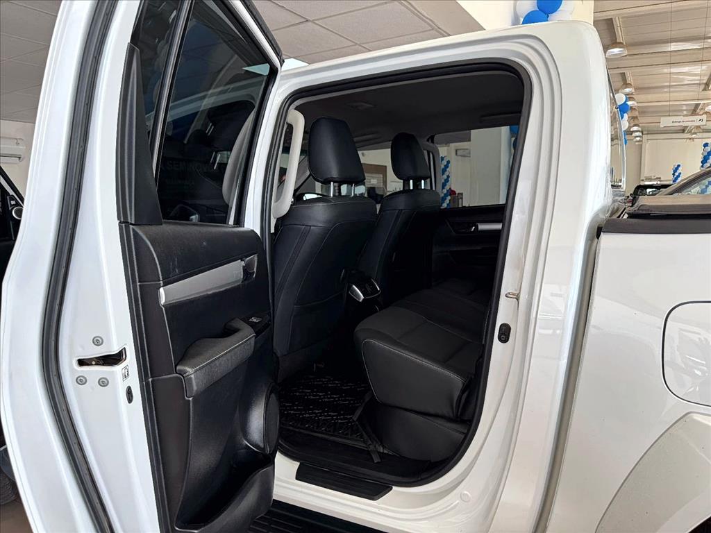 HILUX 2.8 D-4D TURBO DIESEL CD SRX 4X4 AUTOMÁTICO8