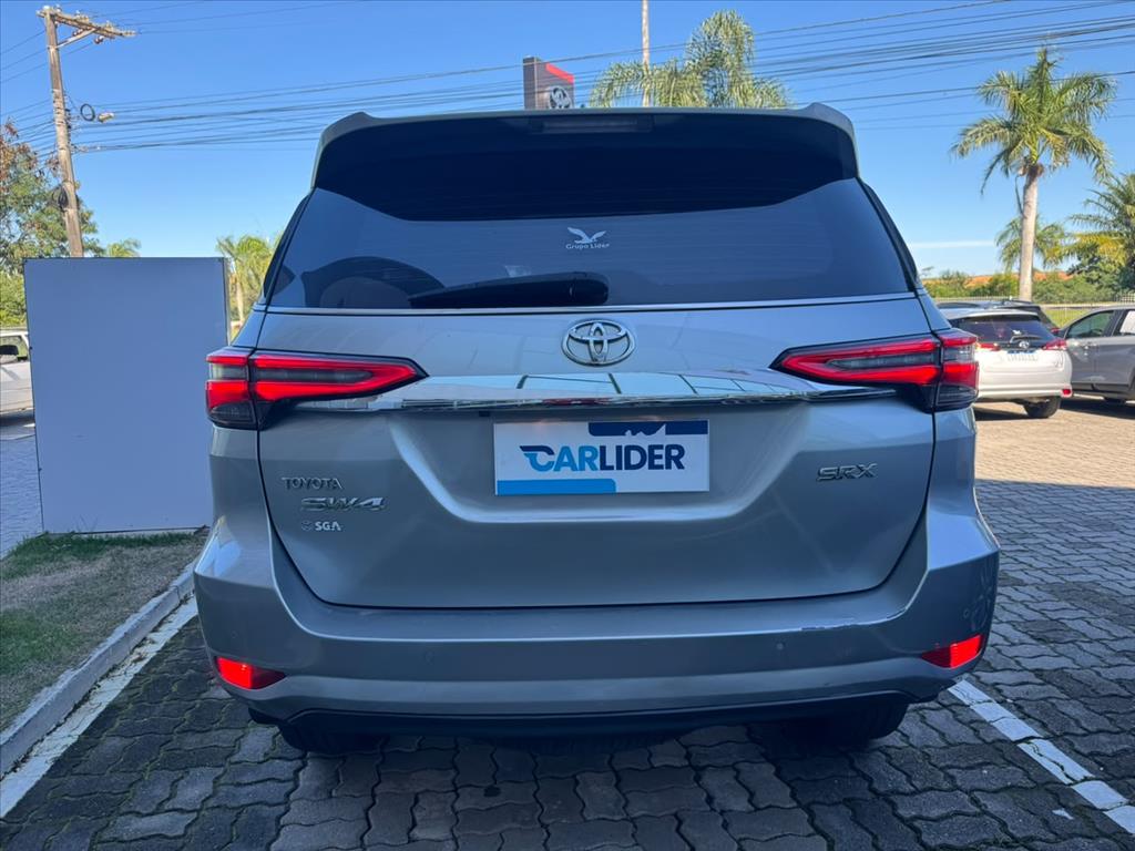 HILUX SW4 2.8 D-4D TURBO DIESEL SRX 7L 4X4 AUTOMÁTICO3