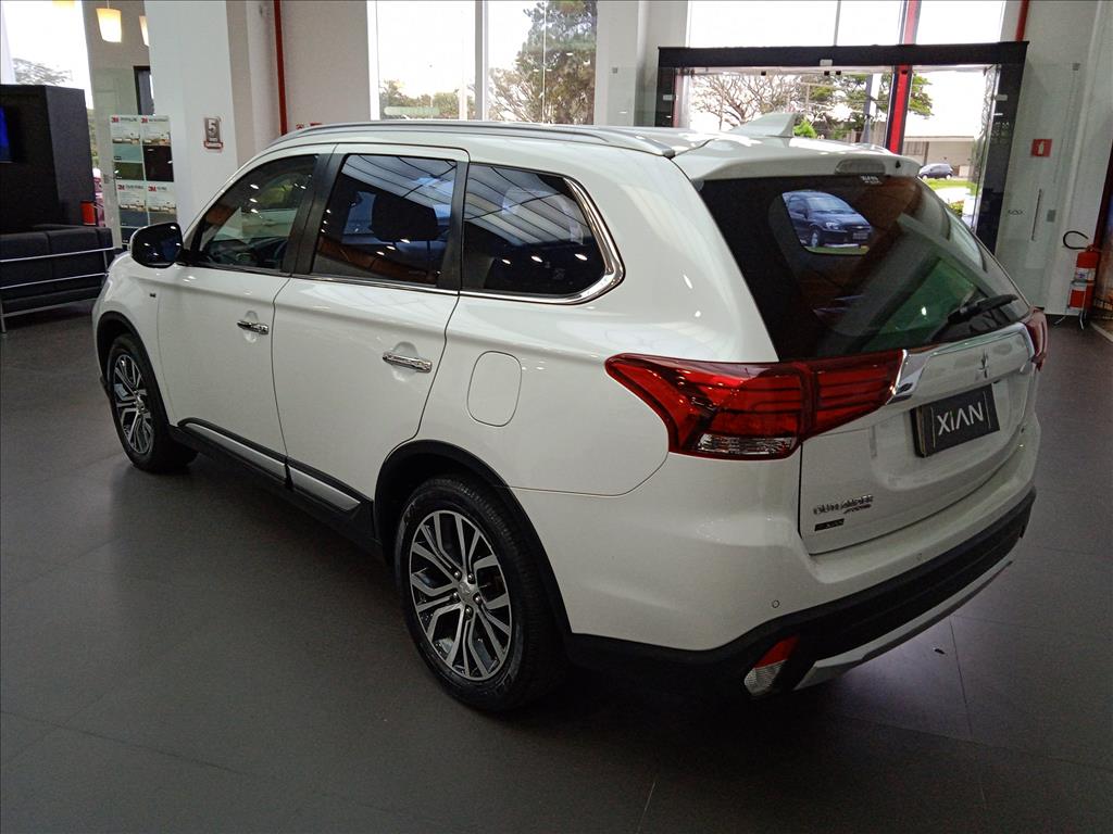 OUTLANDER 3.0 GT 4X4 V6 24V GASOLINA 4P AUTOMÁTICO OUTLANDER 3.0 GT 4X4 V6 24V GASOLINA 4P AUTOMÁTICO