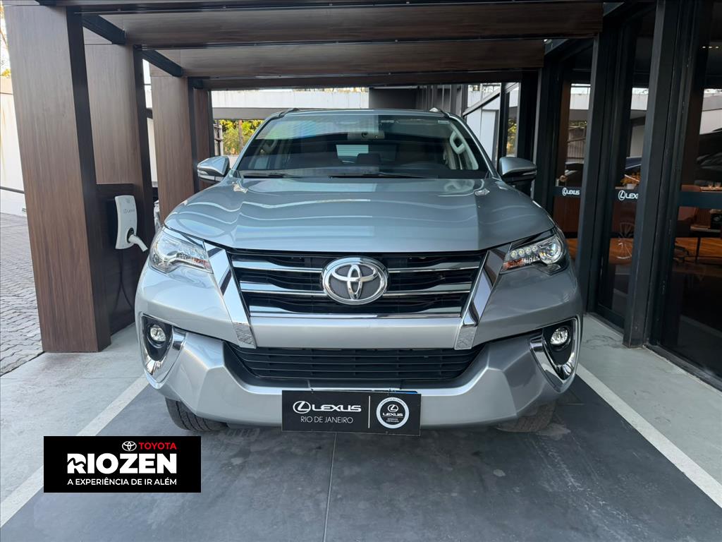 HILUX SW4 2.8 SRX 4X4 7 LUGARES 16V TURBO INTERCOOLER DIESEL 4P AUTOMÁTICO10