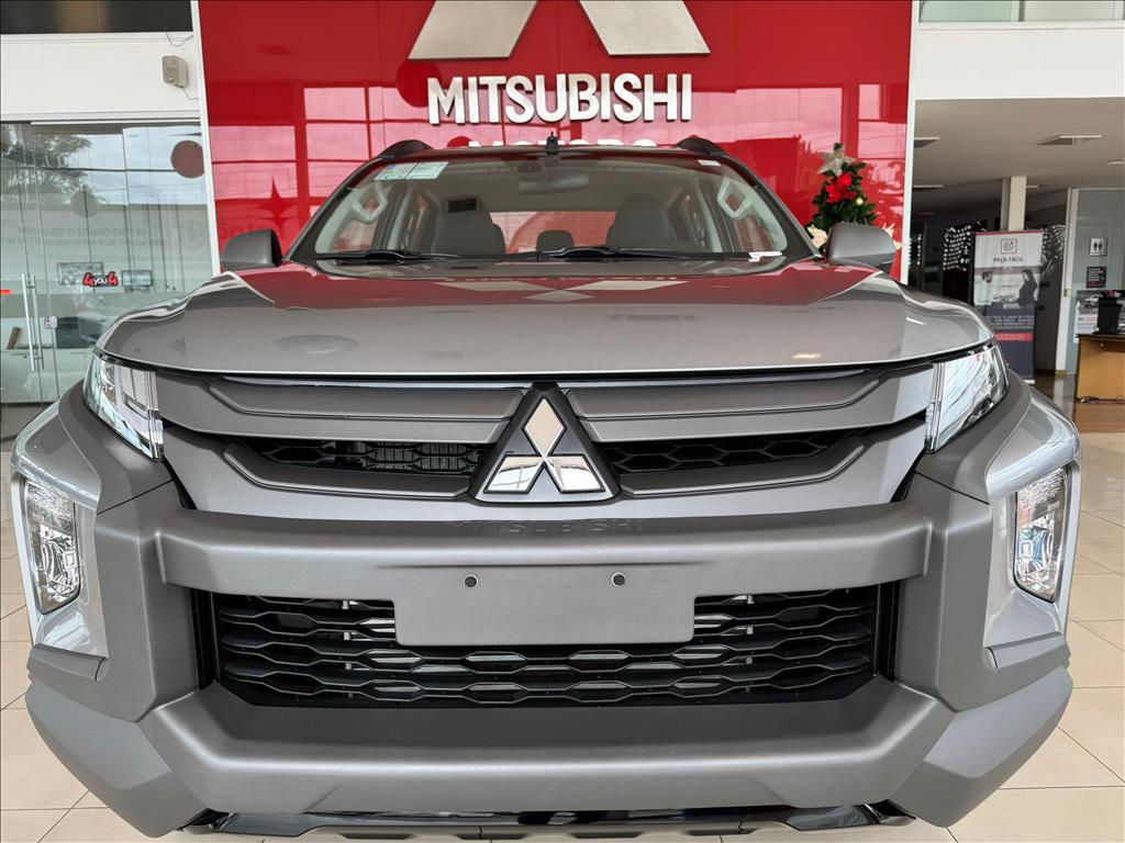 Mitsubishi-L200 TRITON-2.4 16V TURBO DIESEL SPORT OUTDOOR PLUS CD 4P 4X4 AUTOMÁTICO