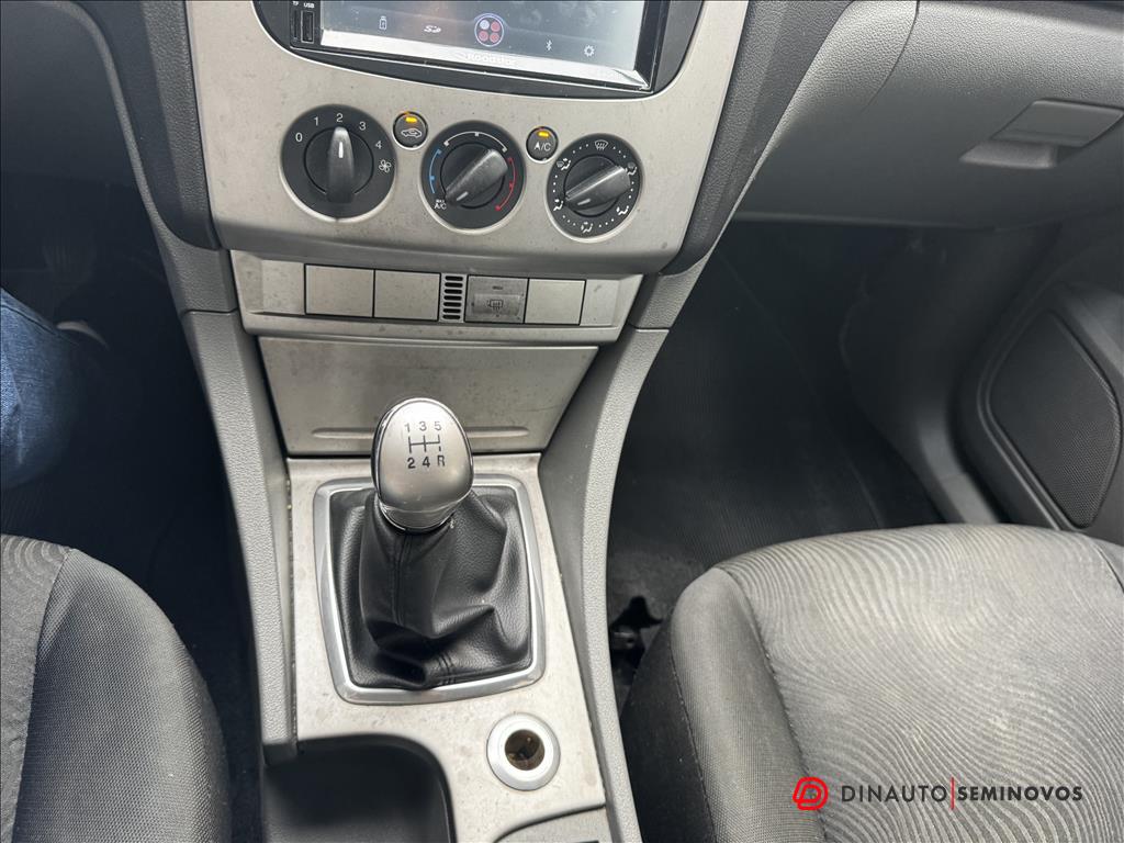 Ford-FOCUS-1.6 GLX 16V FLEX 4P MANUAL