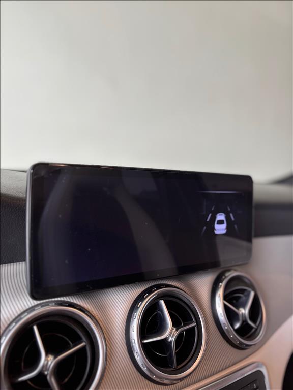 MERCEDES-BENZ GLA 200 1.6 CGI VISION BLACK EDITION 16V TURBO FLEX 4P AUTOMÁTICO-12 - Paraná Veículos Campinas - Veículos novos e seminovos com qualidade e procedência - 0
