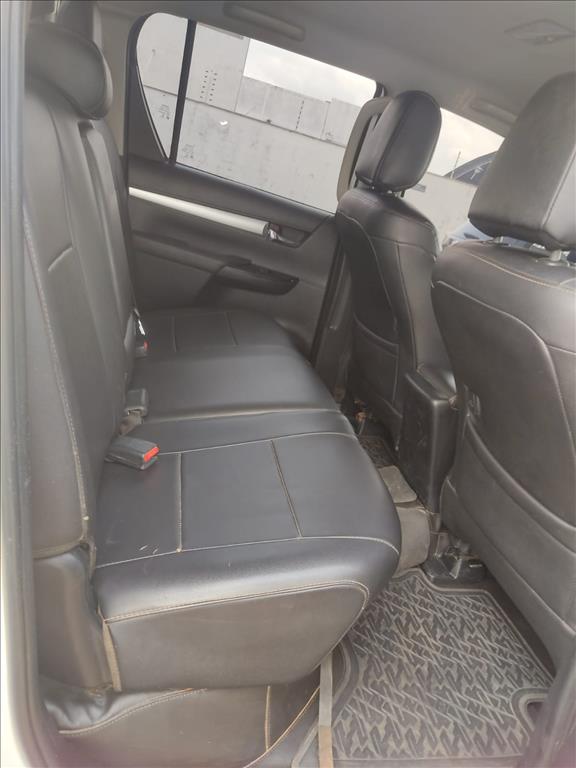 HILUX 2.8 D-4D TURBO DIESEL CD SR 4X4 AUTOMÁTICO9