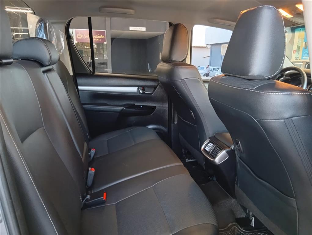 HILUX 2.8 D-4D TURBO DIESEL CD SRX 4X4 AUTOMÁTICO7